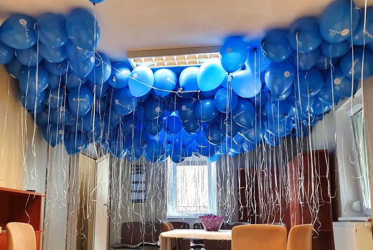 Balony z nadrukiem i helem na piknik osiedlowy