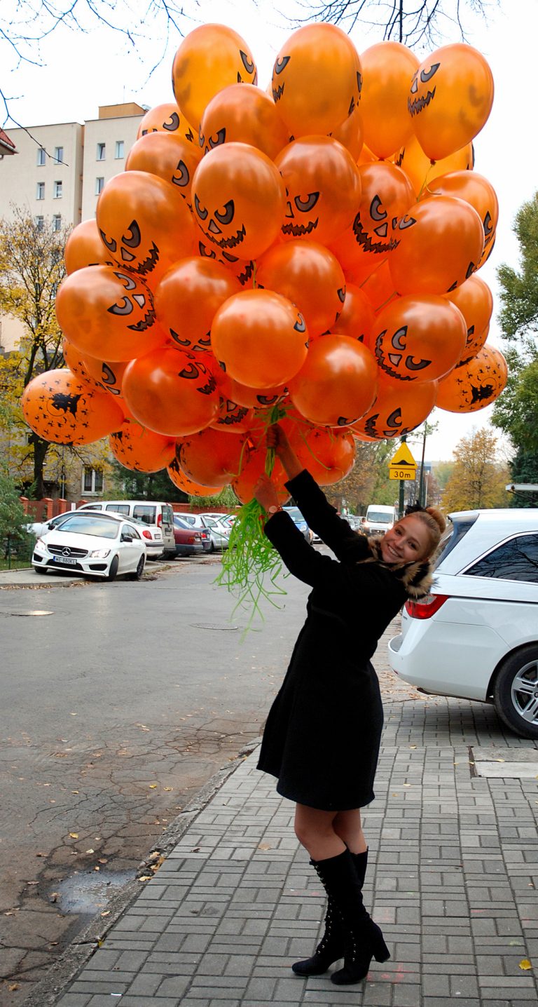 Balony z helem na Halloween