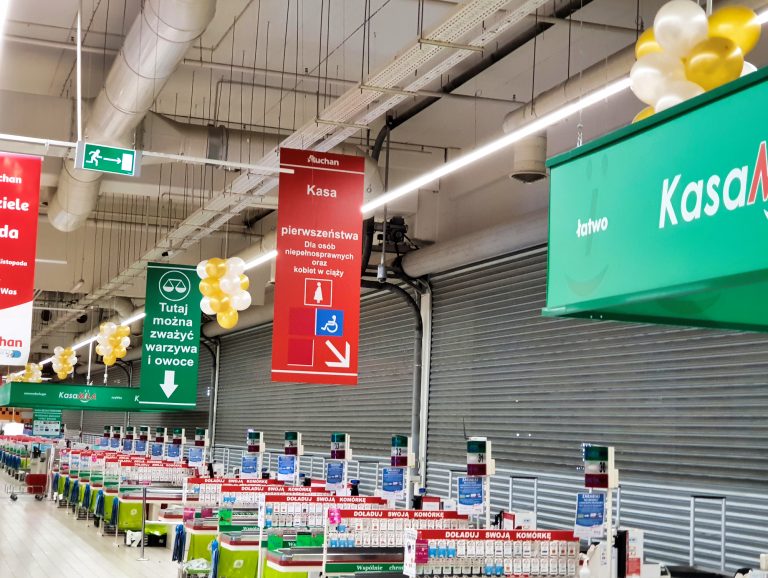 Sople z balonów jako dekoracje na urodziny w Auchan