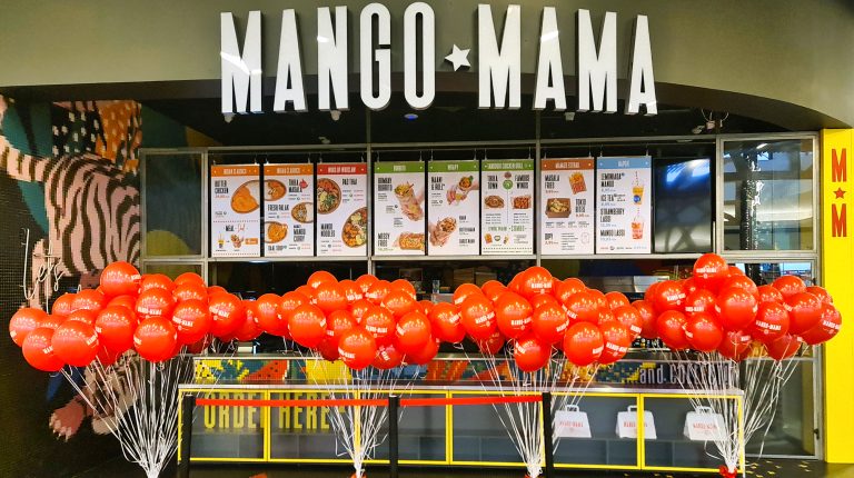 Bukiety balonów z helem na otwarcie restauracji Mango Mama