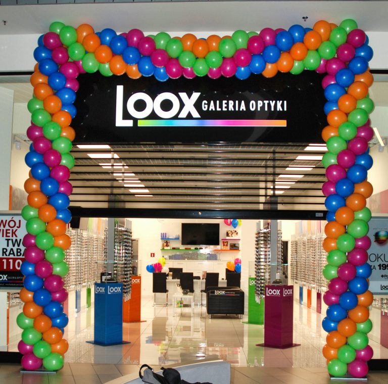 Brama z balonów na otwarcie Galerii optyki Loox