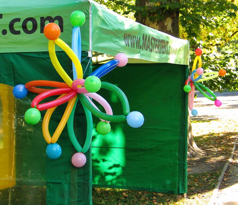 Dekoracja namiotów przy pomocy balonów
