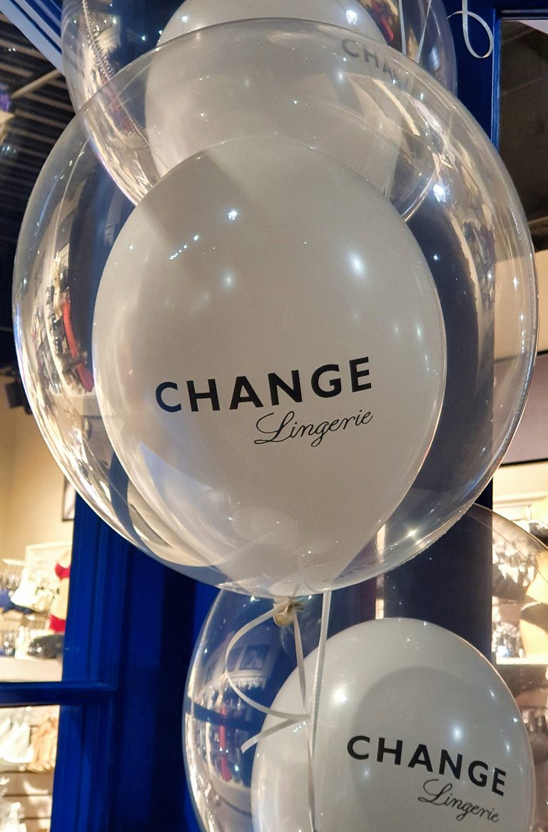 Balony z nadrukiem i helem na otwarcie salonu Change Lingerie