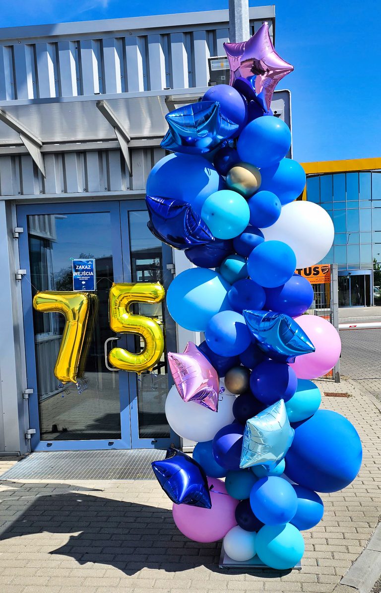 Organiczna dekoracja z balonów na 75-lecie firmy