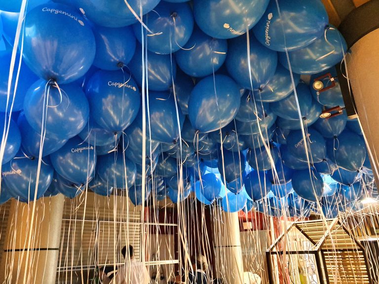 Balony z helem jako niespodzianka dla dzieci na Dzień Dziecka
