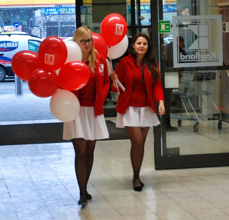 Balony z logo rozdawane przez Hostessy
