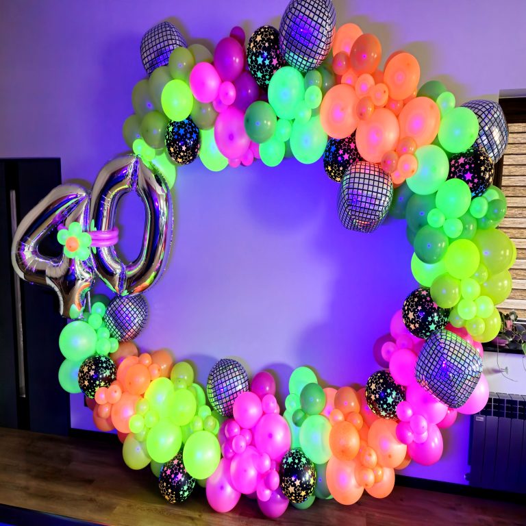 Balony UV jako dekoracja w stylu Disco na 40 urodziny