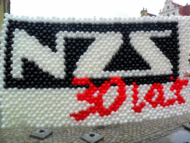 Ścianka z balonów na wrocławskim Rynku