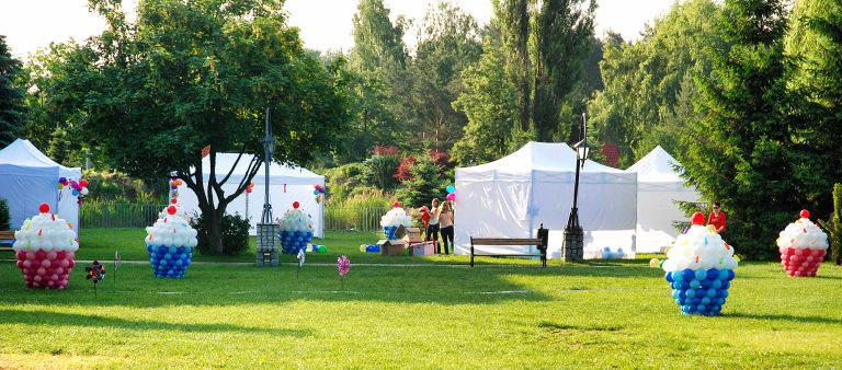 Babeczki z balonów na pikniku firmowym