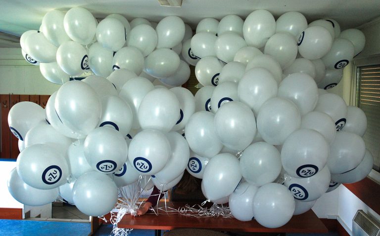 Balony z logo napełnione helem