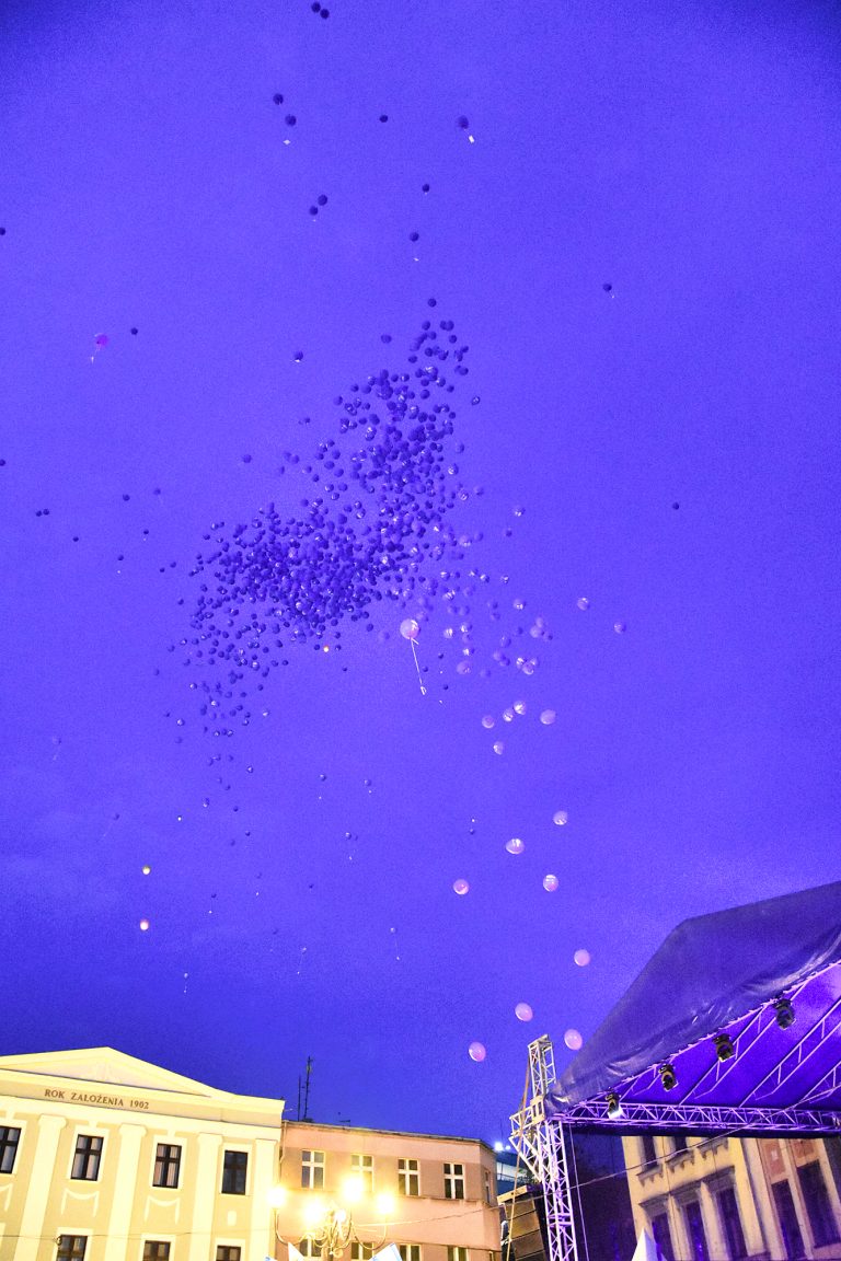 Balony z helem odlatują nad Rybnikiem