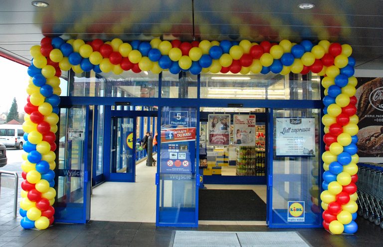 Brama z balonów na otwarcie sklepu Lidl