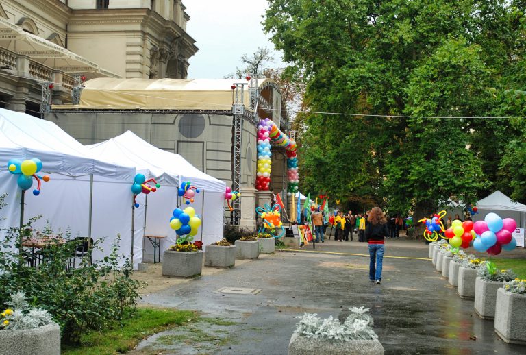 Dekoracje balonowe w parku