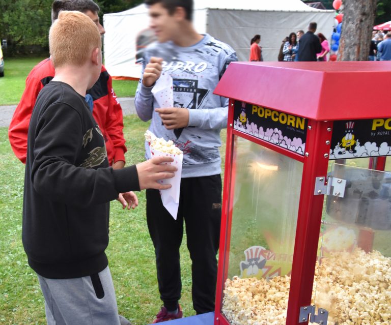 Popcorn zawsze jest atrakcją na piknikach