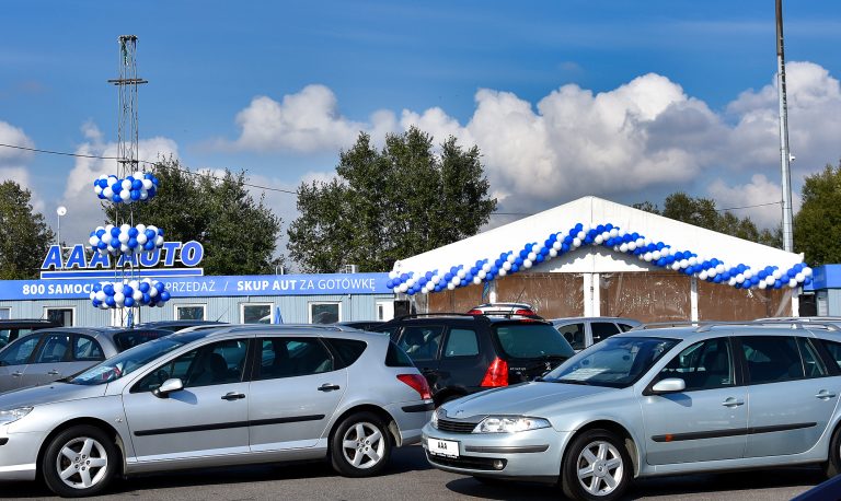 Dekoracje z balonów na otwarcie komisu samochodowego