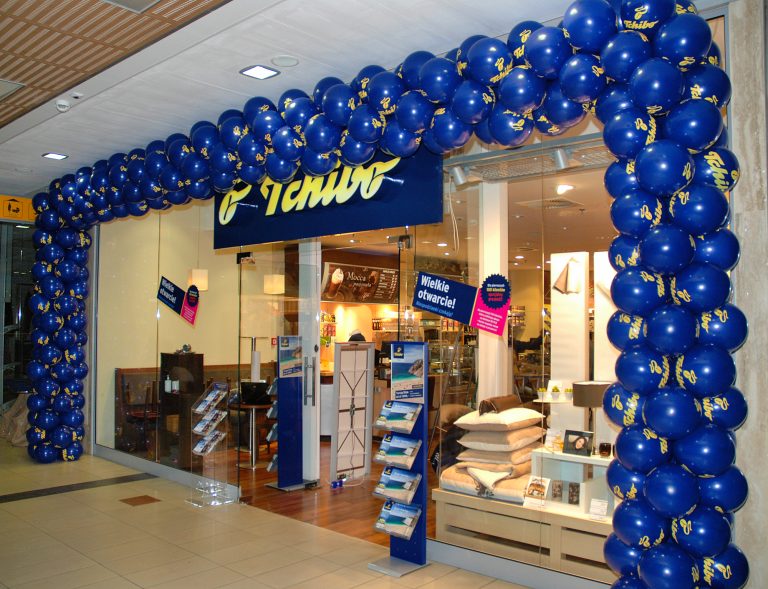 Brama z balonów na otwarcie sklepu Tchibo