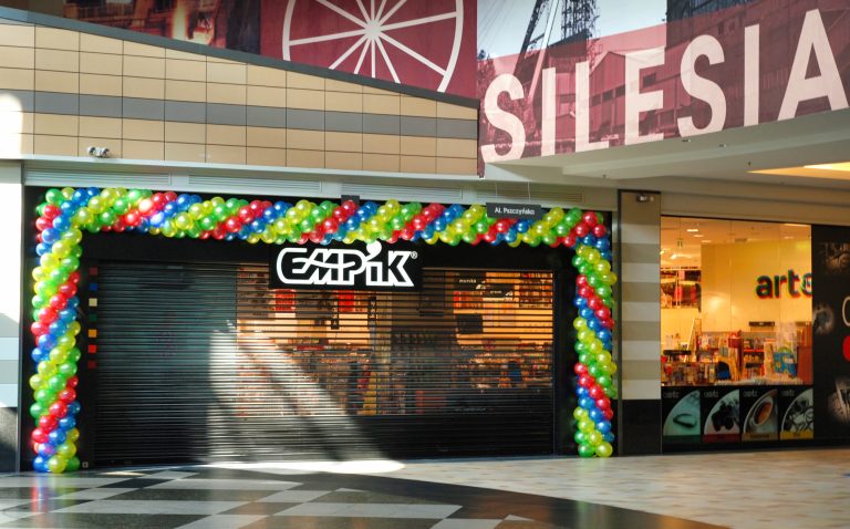 Brama z balonów z okazji promocji w Empiku