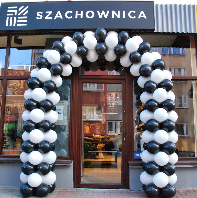 Brama z balonów na otwarcie sklepu Szachownica