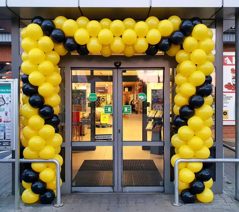 Brama z balonów na otwarcie sklepu Netto
