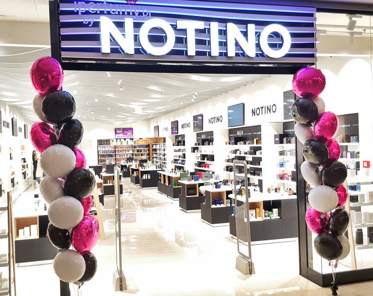 Foliowe balony z helem jako dekoracja na otwarcie Notino