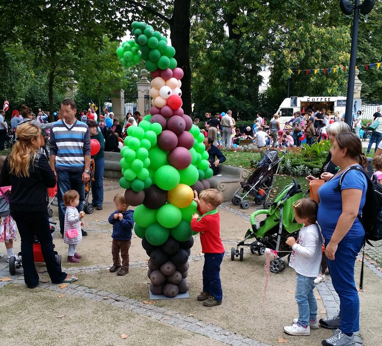 Krasnoludek z balonów na Festiwalu Krasnoludków