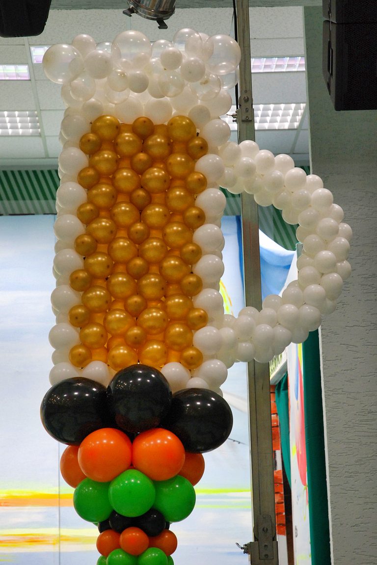 Kufel piwa z balonów