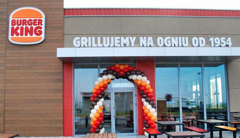 Brama z balonów na otwarcie restauracji Burger King