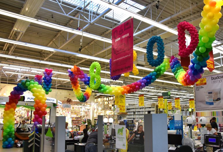 Dekoracje z balonów na 8 urodziny marketu Leroy Merlin