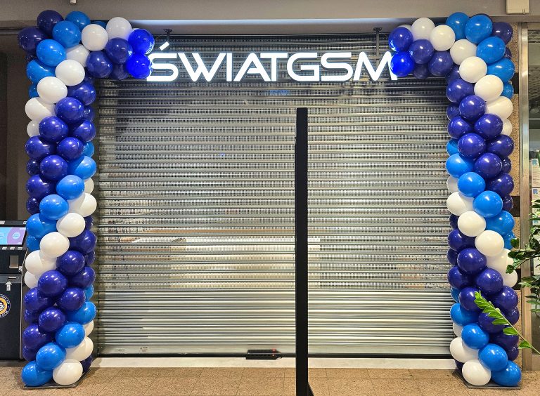 Dekoracja z balonów na otwarcie salonu Świat GSM