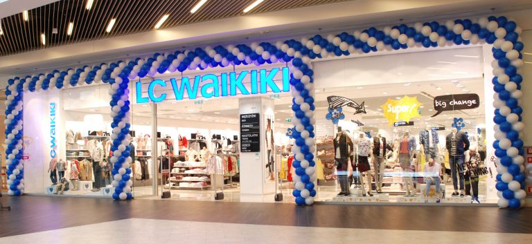 Wielka brama z balonów na otwarcie LcWaikiki