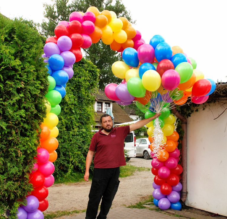 Dostawa kolorowych balonów z helem na piknik