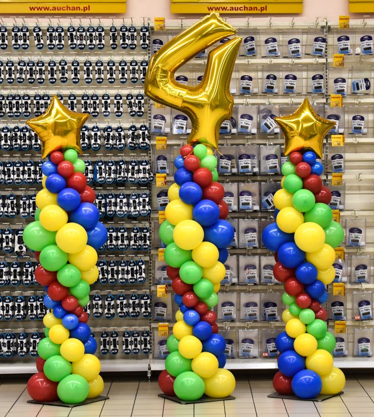 Kolumny z balonów na urodziny w Auchan