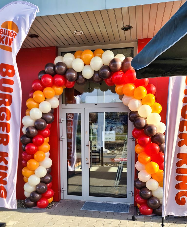 Brama z balonów na otwarcie restauracji Burger King