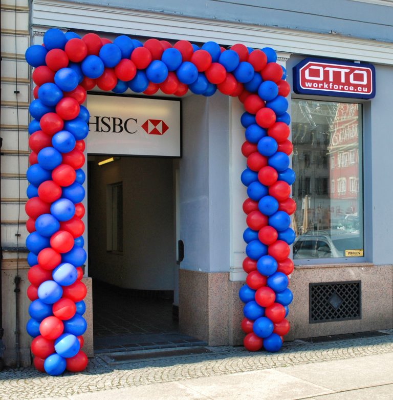 Brama z balonów na placu Solnym we Wrocławiu