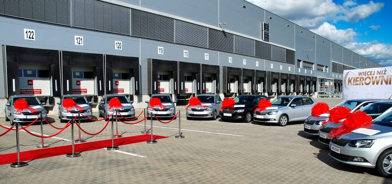 Kokardy jako dekoracje na samochodach
