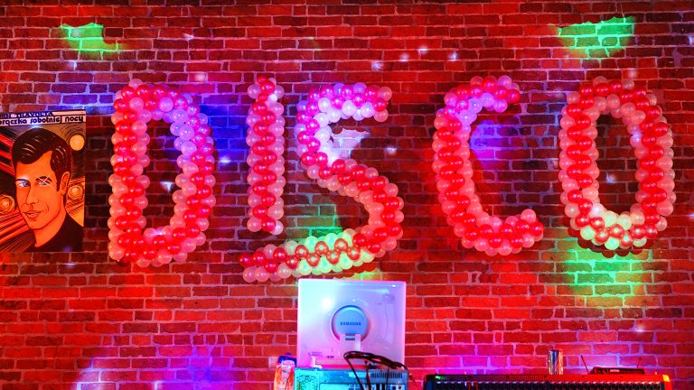 Napis z balonów DISCO