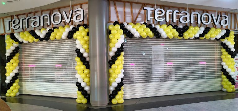 Bramy z balonów na urodziny salonu Terranova