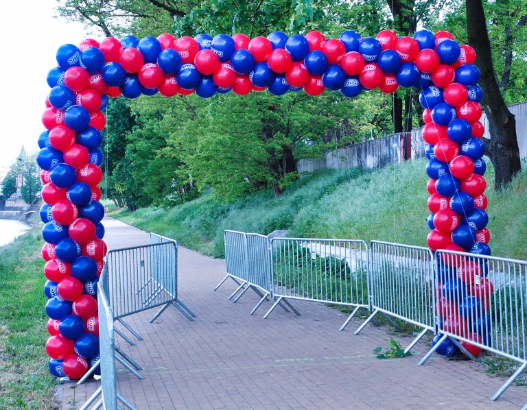 Brama z balonów na maratonie