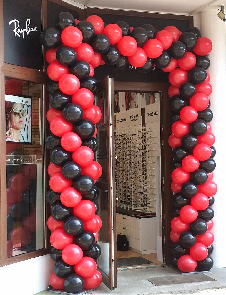 Brama z balonów na Oławskiej we Wrocławiu