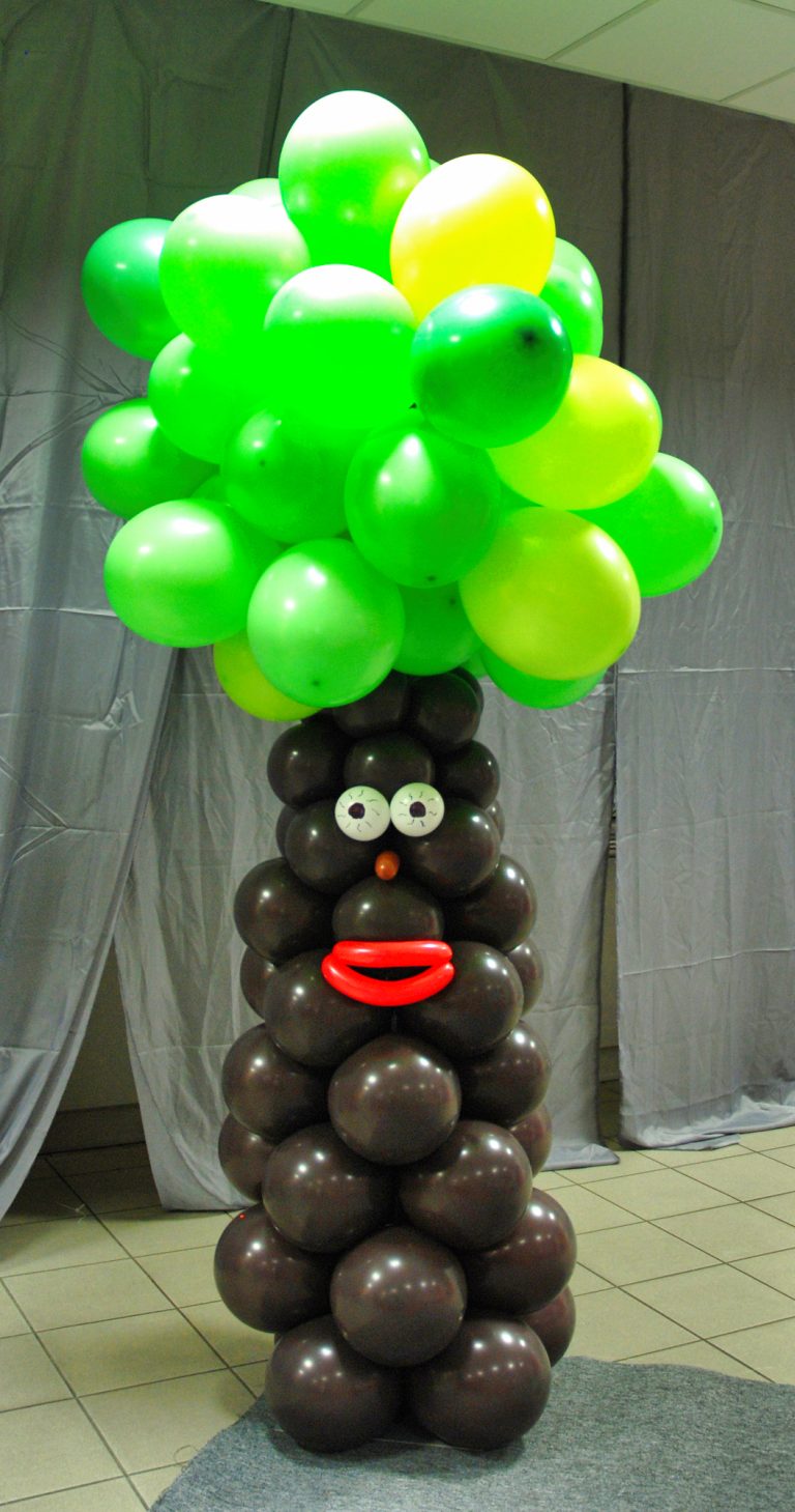 Uśmiechnięte drzewko z balonów