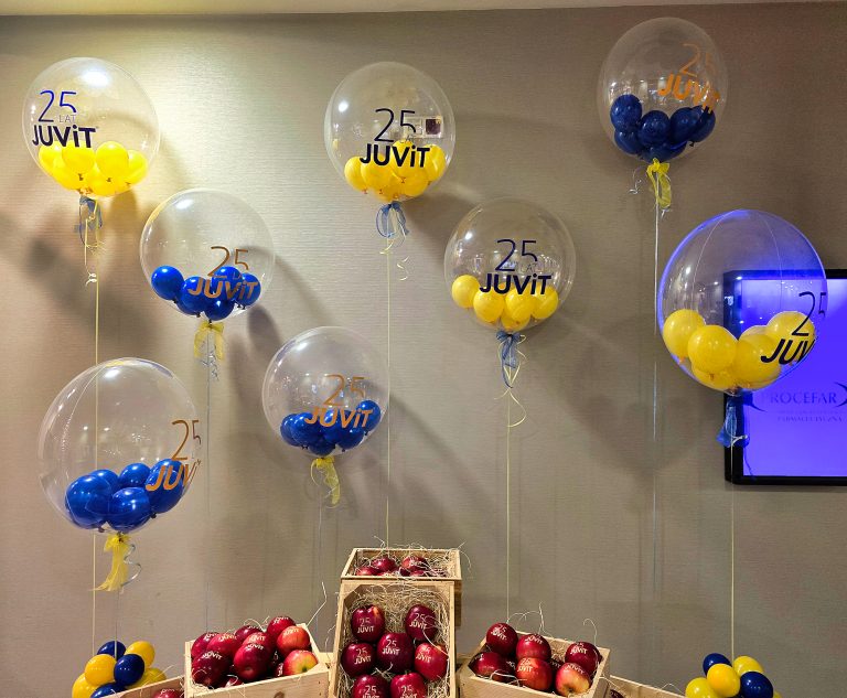 Balony z wyklejanym logo i helem