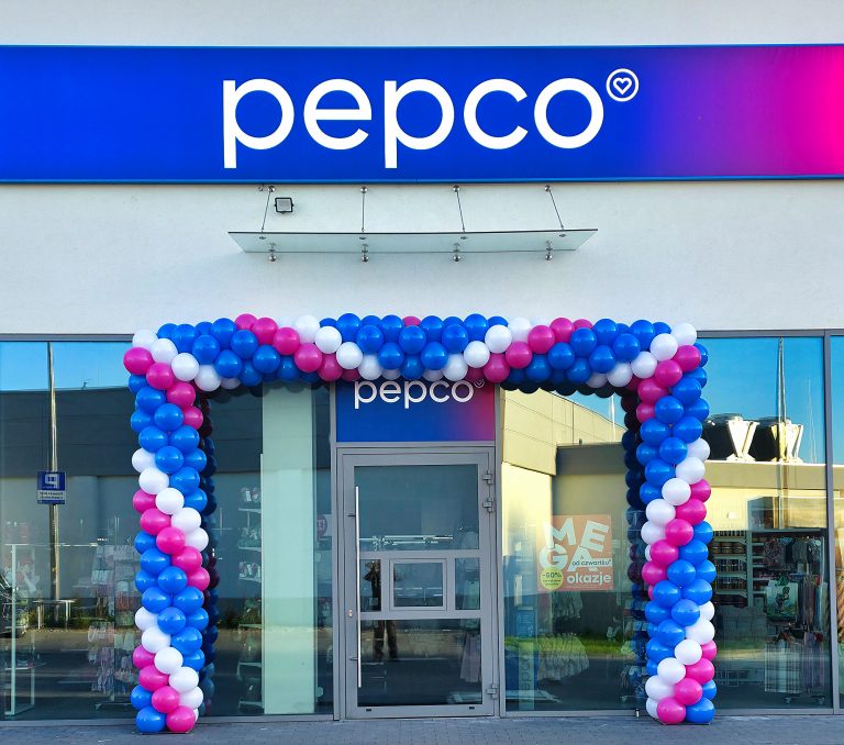 Brama z balonów na otwarcie salonu Pepco