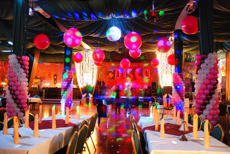 Dekoracje balonowe sali na imprezę w stylu Disco