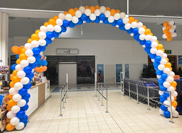 Brama z balonów na 1 urodziny hipermarketu LeClerc
