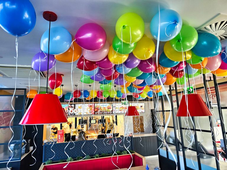 Balony z helem na otwarcie restauracji