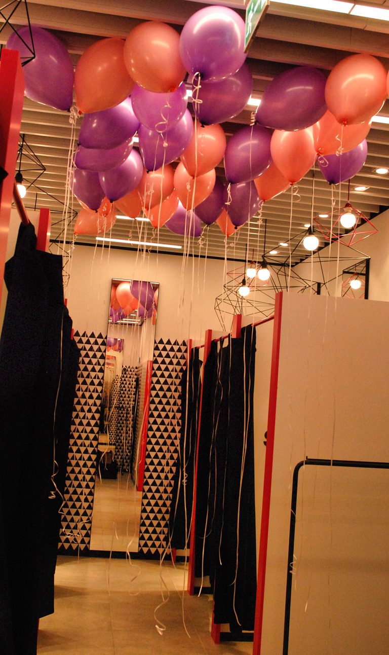 Balony z helem na otwarcie salonu Sinsay