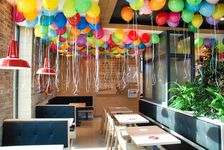 Balony z helem na otwarcie restauracji KFC