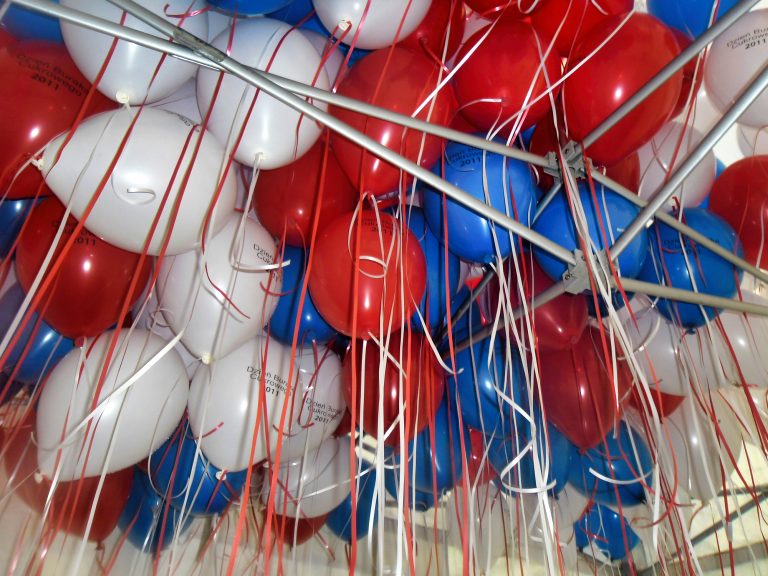 Balony z helem do rozdawania na pikniku z okazji Dnia Buraka Cukrowego