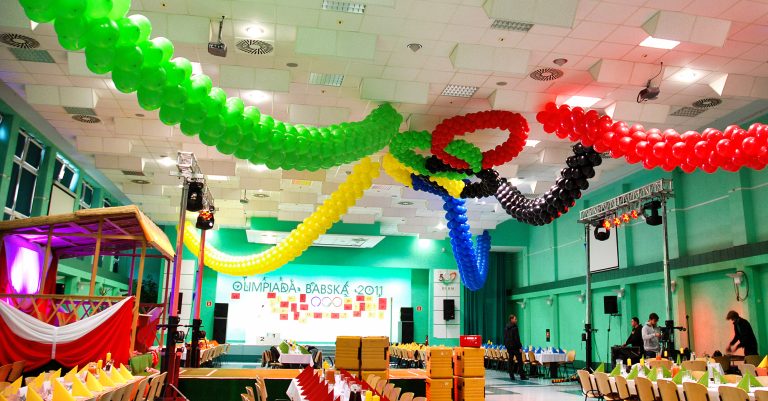 Dekoracje balonowe na Comber Babski w stylu olimpiady