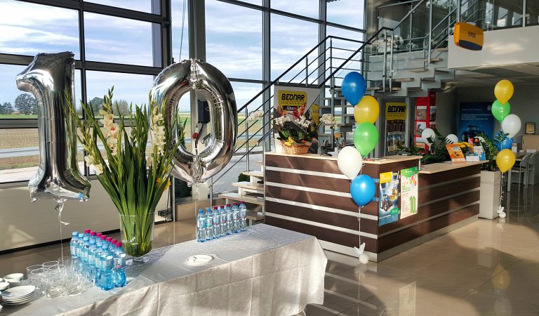 Dekoracja z balonów na 10 urodziny salonu sprzedaży